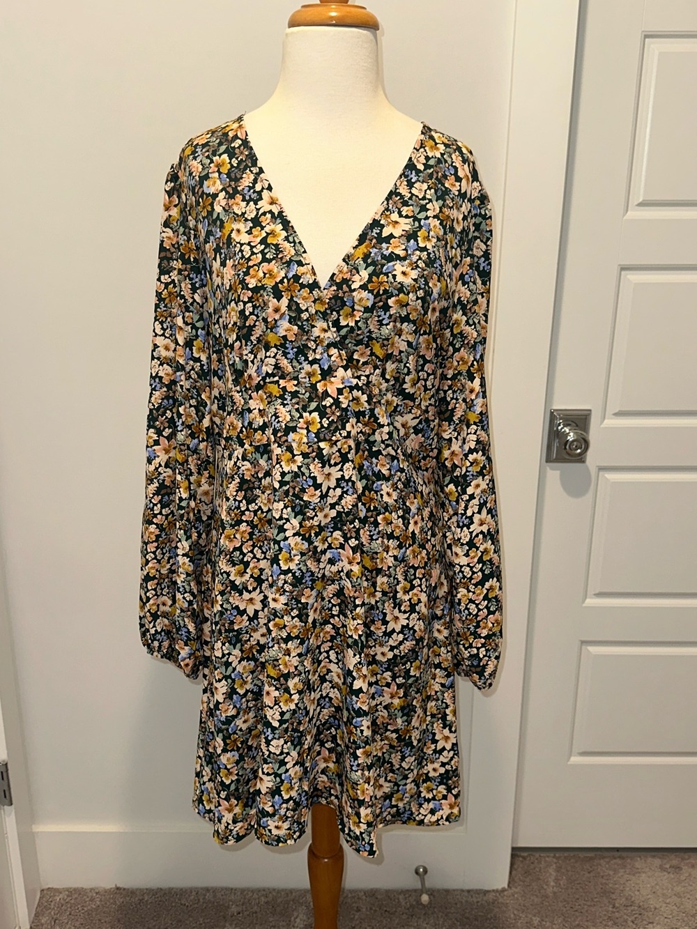 Socialite Floral V-Neck Long Sleeve Dress - Dark Green Multi